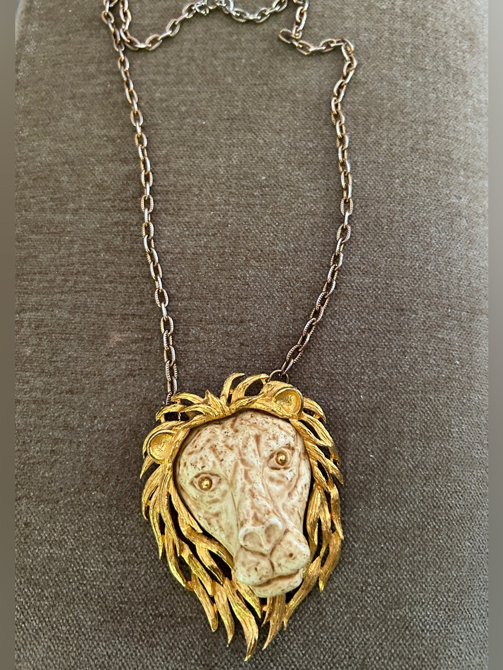VTG Luca RAZZA Lion Head Gold Tone Pendant Necklace